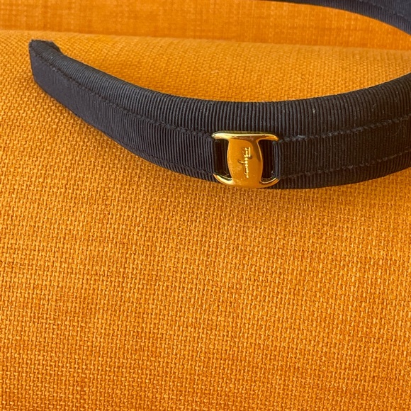 Vintage SaLVATORE FERRAGAMO black grosgrain gold hardware HEADBAND - Picture 6 of 8